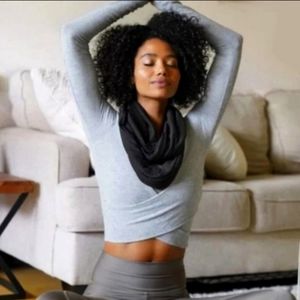 NWT Beyond Yoga Black Zip Pocket Infinity Scarf